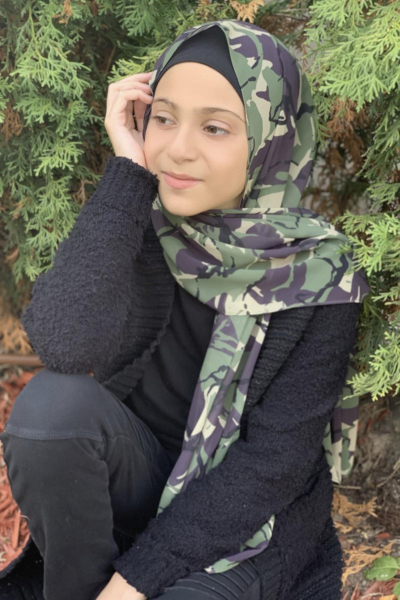 Modish Girl Hijab-Veiled Detail