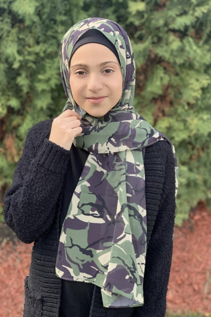 Modish Girl Hijab-Veiled Detail